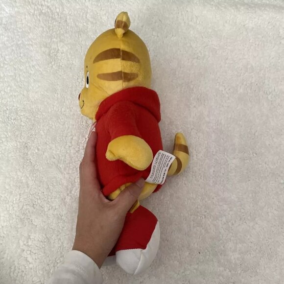 Daniel Tiger Stuffed Animal Doll Plush Toy Kohl's Cares 2022 Fred Rogers Company - Picture 4 of 12